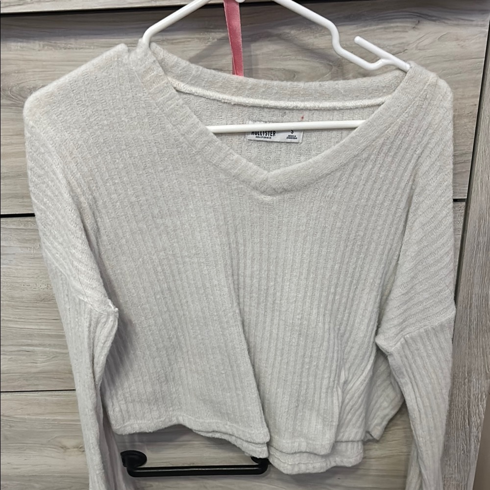Hollister Cream Ribbed V-Neck Sweatshirt